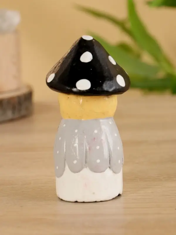 Сувенир "Гномик" дерево 5,5х5,5х10 см, цв. чёрно-серый