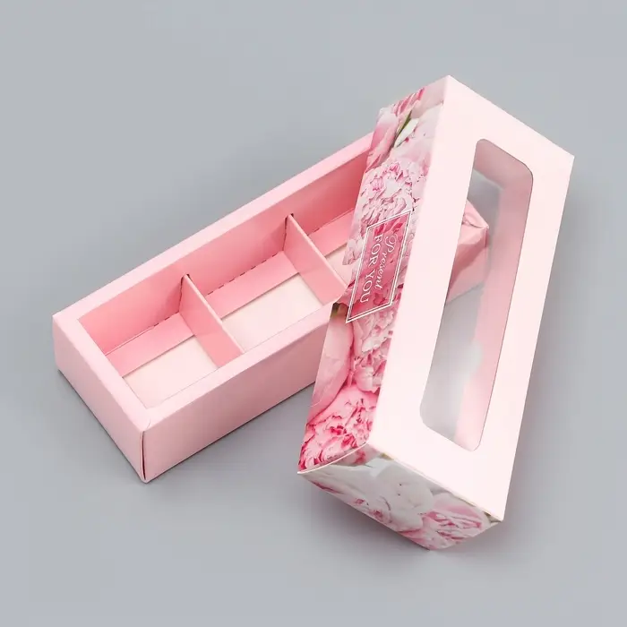 Коробка с обечайкой для 3 конфет, с окном &laquo;Праздничный букет&raquo;, 13&times;5&times;3.3 см