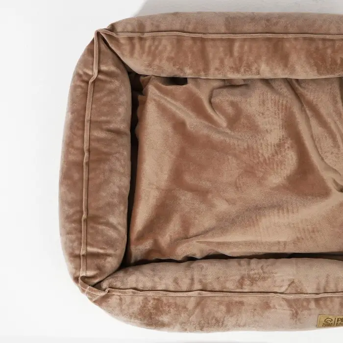 Лежанка для кошек и собак велюровая Pet Lab, 45 х 40 х 15 см, бежевая