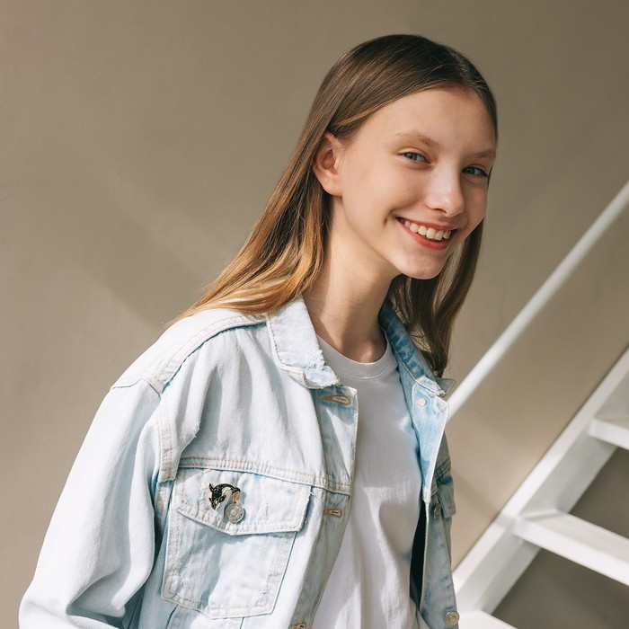 Значок &laquo;Косатка&raquo; созвездие, цвет чёрно-зелёный в золоте