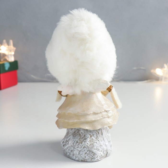 Сувенир полистоун "Девочка в пушистой шапке с пуделем" 7х10х17,5 см