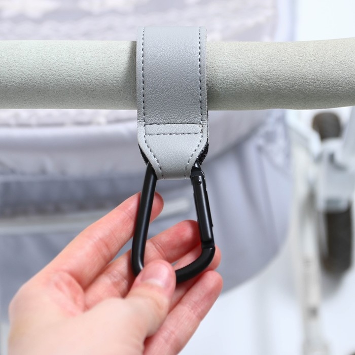 Карабин для сумок на коляску, на липучке, экокожа, цвет серый