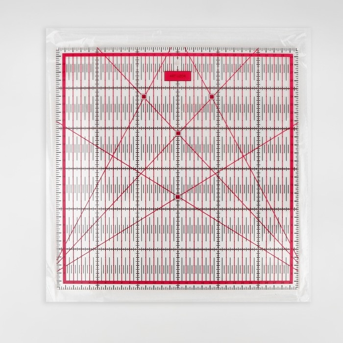 Линейка для квилтинга и пэчворка, 30 &times; 30 см, толщина 3 мм, цвет прозрачный/розовый