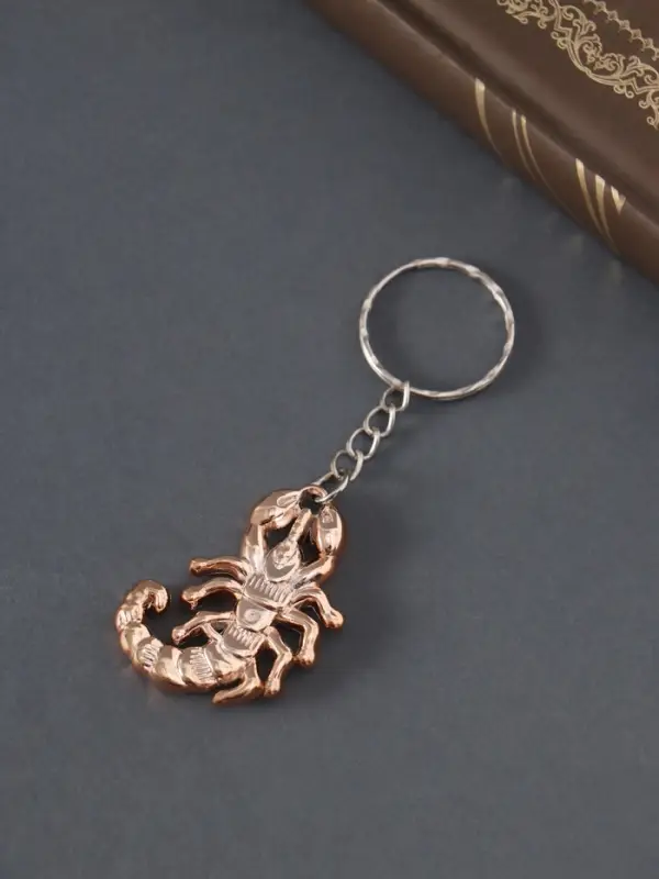 Брелок пластик под металл "Скорпион" золото 4х2,6 см