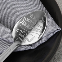 Ложка чайная с гравировкой &laquo;Любимый дедушка&raquo;, на подарочной открытке, 3 х 14 см.