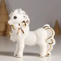 Сувенир керамика "Лошадка с бантом" белый с золотом 9,5х3х9,5 см