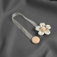 Подхват для штор &laquo;Перламутровый пятилистник&raquo;, d = 5,5 см, цвет белый