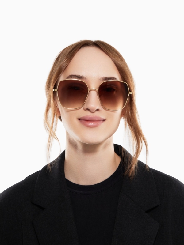 Очки солнцезащитные  uv 400, дужка 14 см, ширина 13.1 см, линза 5.6 х 5.7 см