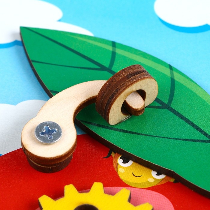 Развивающая доска &laquo;Бизи-Яблоко&raquo;