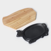 Сковорода чугунная &laquo;Корова&raquo;, 30&times;18 см, на деревянной подставке МИКС