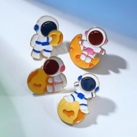 Набор значков (4 шт.) &laquo;Космонавты&raquo; на Луне, цветной в золоте