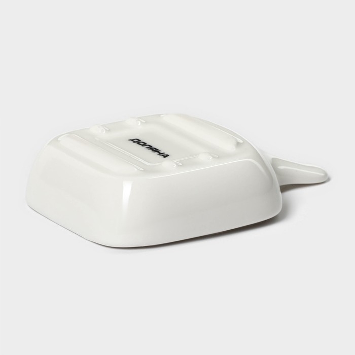 Соусник керамический с ручкой Доляна &laquo;Сковорода&raquo;, 50 мл, 10,5&times;7,2 см, цвет белый