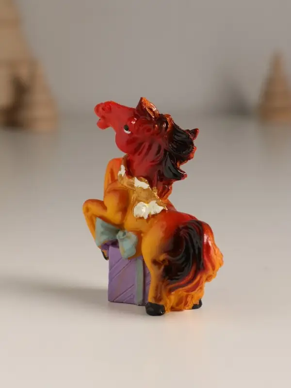 Сувенир полистоун "Новогодняя лошадка в шарфике" МИКС 6х2,5х6,8 см