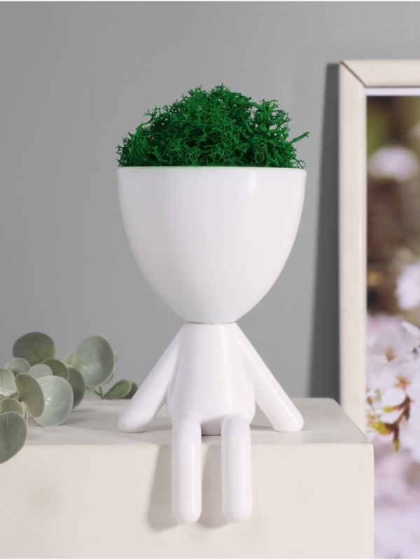 Кашпо пластиковое "Мистер Грин сидит" 13*9*7,3 см белый