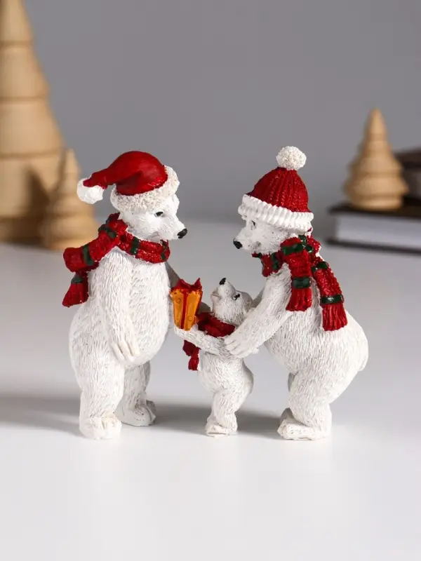 Сувенир полистоун "Семья белых медведей в вязаных шарфах и шапках" 10,5х4,3х10 см