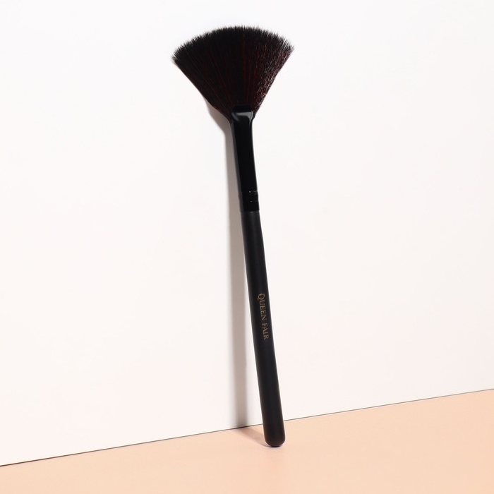 Кисть для макияжа, веерная, 16,5 (&plusmn; 1) см, цвет чёрный