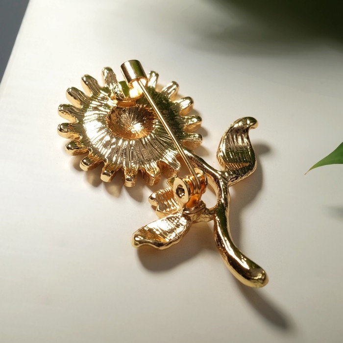 Брошь &laquo;Цветок&raquo; ромашка, цвет белый в золоте
