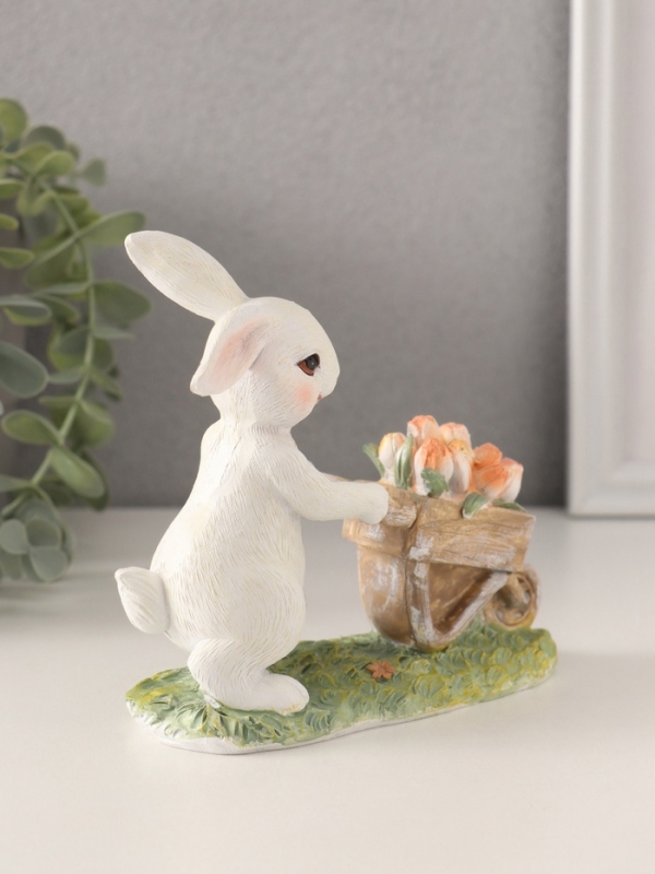 Сувенир полистоун "Кролик везет тележку с тюльпанами" 13,5х6х12 см