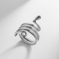 Кольцо XUPING змея искушения, цвет белый в серебре, размер 18