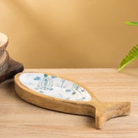 Блюдо в форме рыбки "Черепаха и цветы" дерево манго 25,5х10х2 см