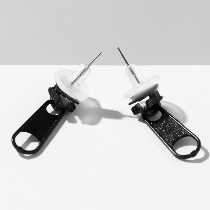 Серьги эмаль &laquo;Замочек&raquo; собачка, цвет матовый чёрный