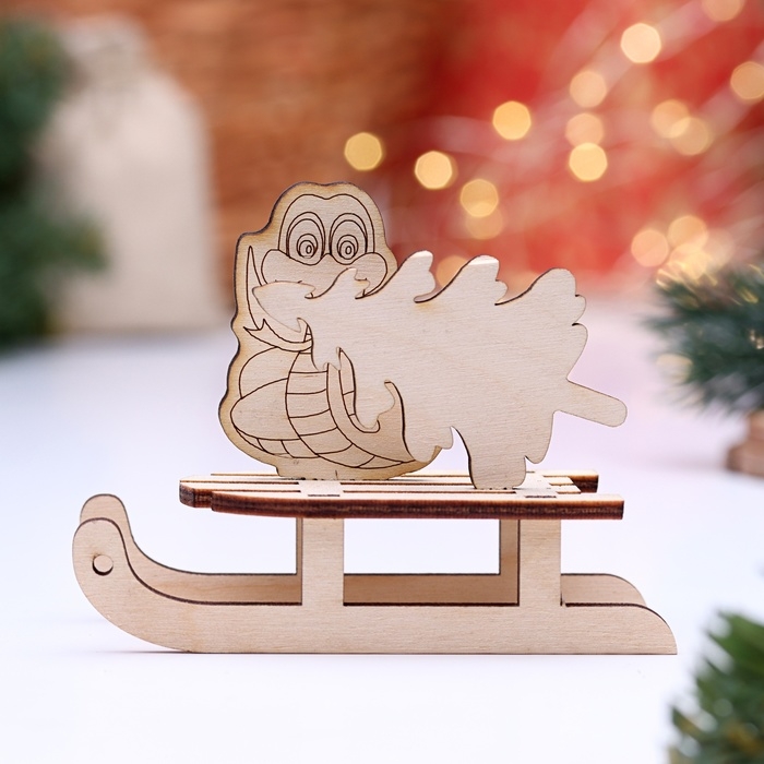 Новый год. Сувенир символ года санки "Змея с ёлочкой", вид 3, 10,5 х 4,7 х 7,8 см