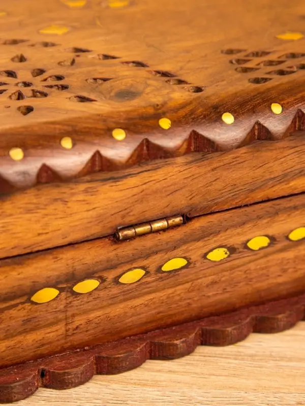 Шкатулка резная "Флористика" 20х12,5х6,5 см, дерево шишам