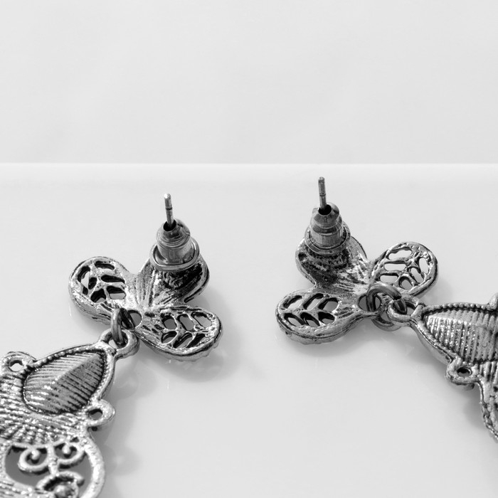 Серьги висячие со стразами &laquo;Винтаж&raquo; в узорах, цвет чёрный в чернёном серебре, 7,5 см