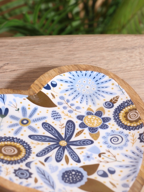 Блюдо в форме сердца &laquo;Васильки&raquo;, дерево манго, 20.5&times;20&times;2.3 см