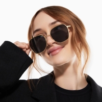 Очки солнцезащитные uv 400, дужка 13.1 см, ширина 12.4 см, линза 5.1&times;5.3 см