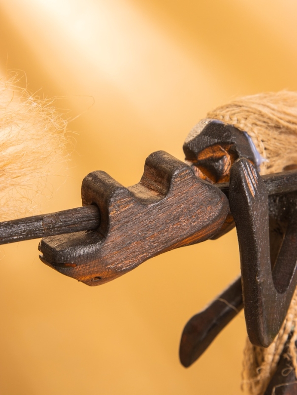 Сувенир &laquo;Аборигены с добычей&raquo;, 27&times;21&times;7 +/- 2 см, дерево