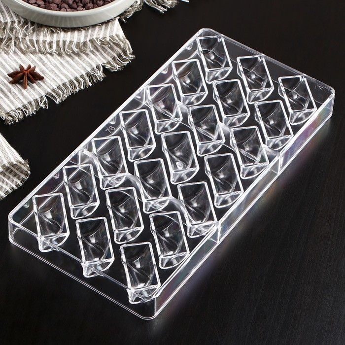 Форма для конфет и шоколада KONFINETTA &laquo;Плетёный батон&raquo;, 27,5&times;17,5&times;2,5 см, 21 ячейка 3,5&times;1,5&times;1,5 см, цвет прозрачный