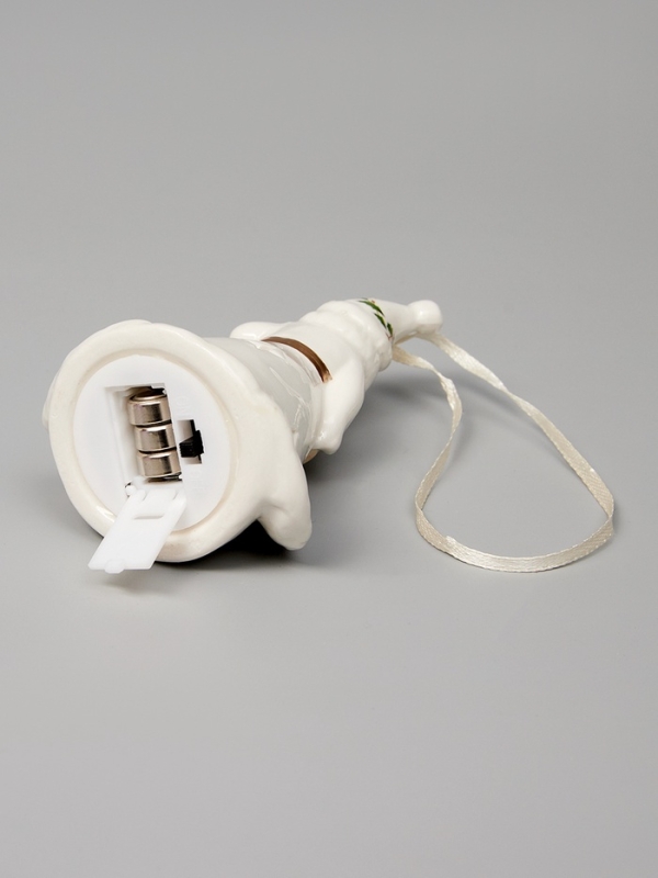 Светодиодная подвеска "Дед Мороз в белом" 10.8х6.4х5, 1 LED, LR44x3(в компл.), Т/БЕЛЫЙ