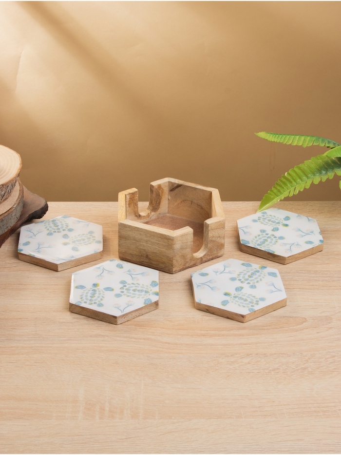 Подставка под горячее (набор 4 шт) "Черепаха и цветы" дерево манго 15х13х5 см