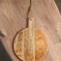 Доска разделочная круглая "Пряник" дерево манго 36х28 см