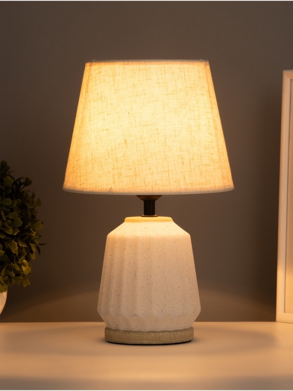 Лампа настольная "Грани" 1х40Вт Е27 белый 20х20х31см МОДЕЛЬ: