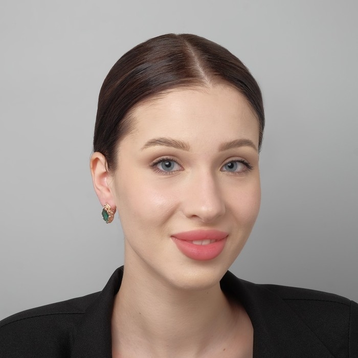 Серьги со стразами &laquo;Эдель&raquo; эллипс ажурный, цвет изумрудный в розовом золоте