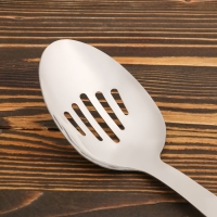 Ложка-шумовка сервировочная с деревянной ручкой 35 см, черпало 10х7 см