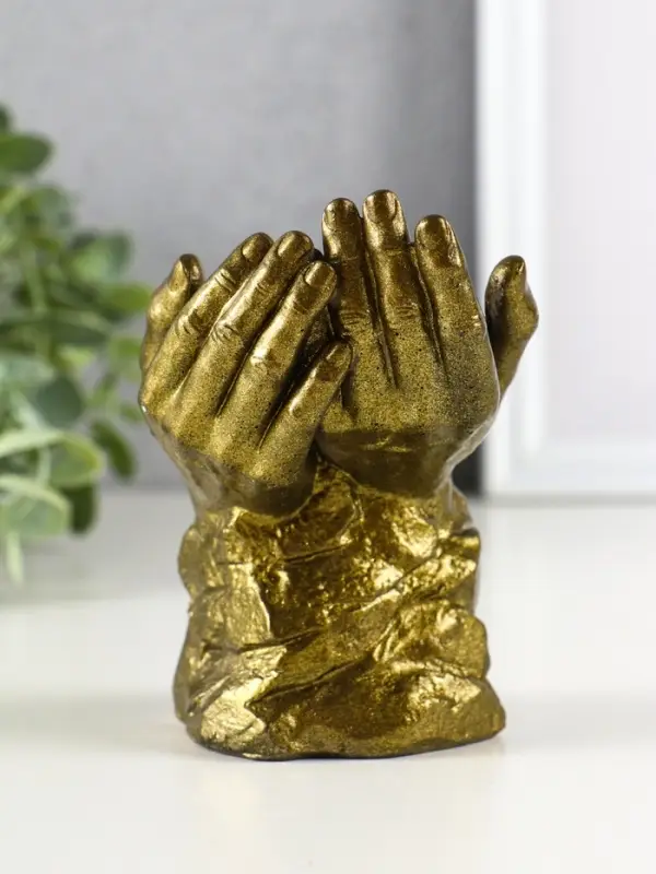 Фигура гипс "Младенец в руках Бога" 11х8 см, латунь