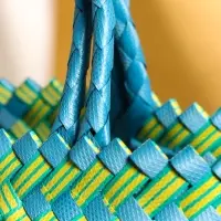 Сумка плетёная пластиковая 30х10х33 см, цв. сине-жёлтый