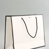 Пакет подарочный, белый, с бантом, 32 х 25 х 11 см