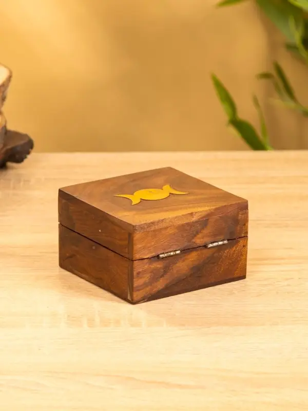 Шкатулка "Фазы Луны" 10х10х6 см, дерево шишам