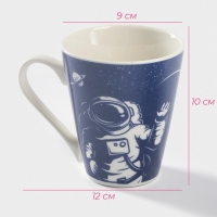 Кружка фарфоровая Доляна &laquo;Поехали!&raquo;, 310 мл, цвет синий и белый