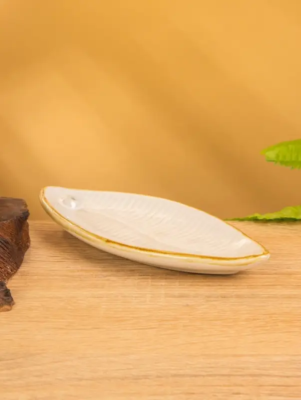 Подставка под благовония "Длинный лист" керамика, цв. белый, 17х7х1,5 см