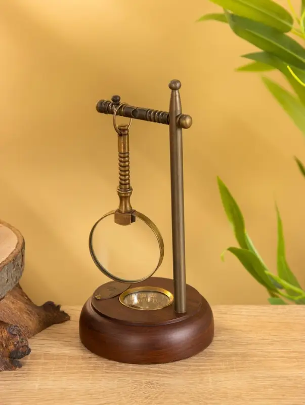 Лупа с подставкой 9х9х17 см