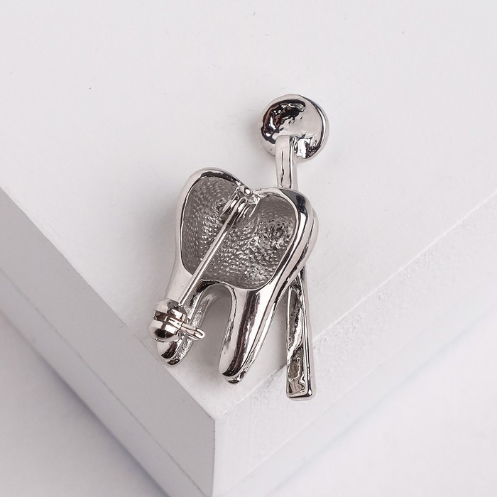 Брошь &laquo;Зуб с зеркалом&raquo;, цвет белый в серебре