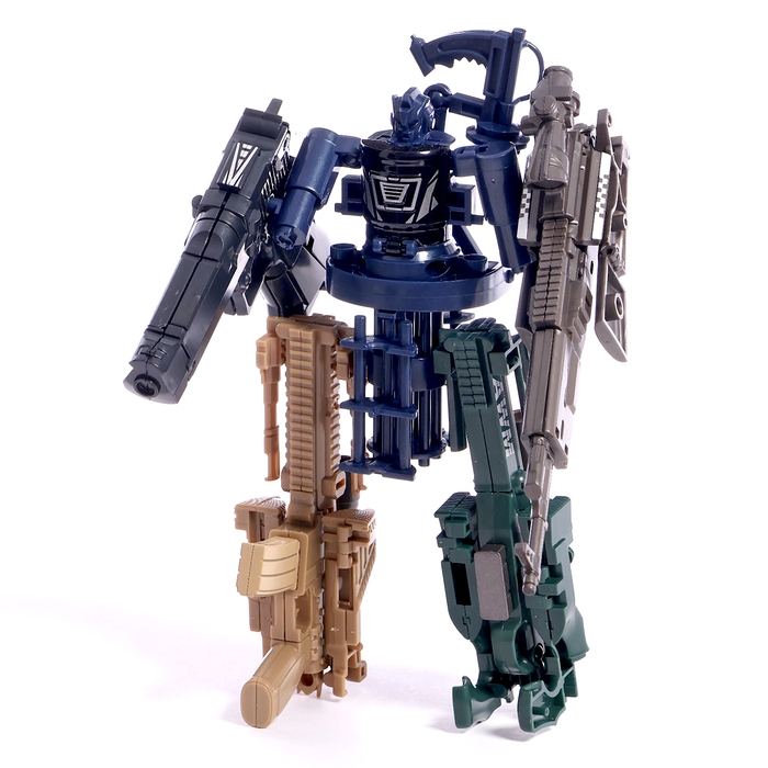 Робот &laquo;Автомат&raquo;, трансформируется, с металлическими элементами