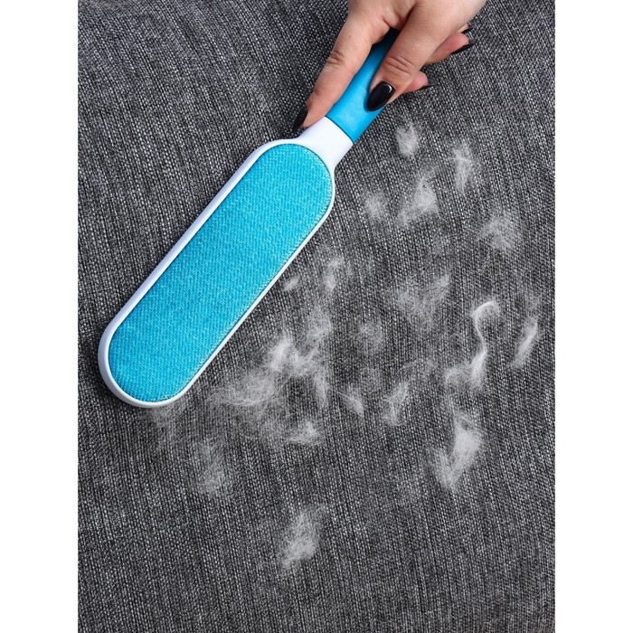 Щётка для удаления шерсти и волос с одежды и мебели с ручкой Доляна, 33&times;7,5&times;5 см, цвет синий