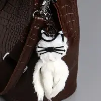 Пушистик на кольце "Белый кот" 18х5х5 см