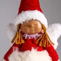 Кукла интерьерная "Ангелочек в меховой юбочке и красном колпаке" 15х9х45 см